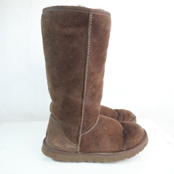 UGG Brown Genuine Sheepskin Leather Suede Classic Tall Boots Size 8 - Picture 1 of 12